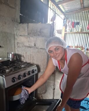 Martha learned how to bake in a gas stove