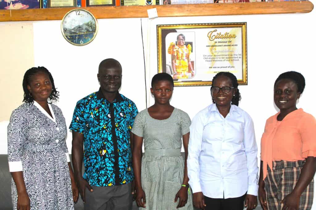 zinabu and her supporters