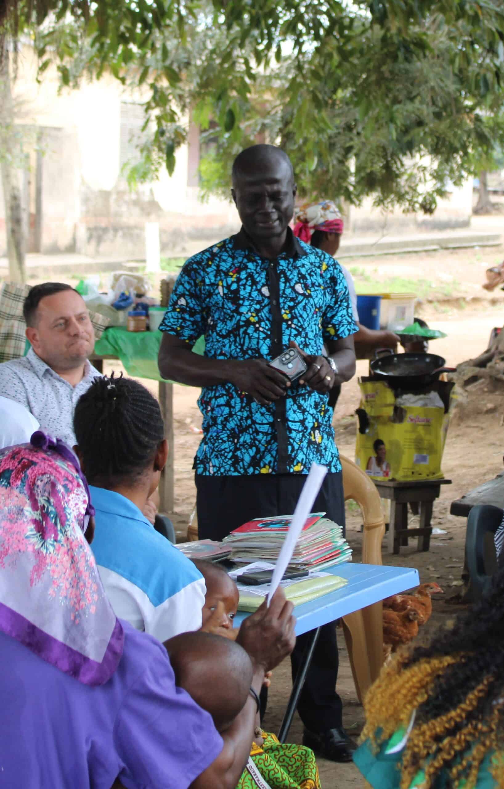 Benjamin Kusi, Self-Help International Ghana Country Director, discusses nutrition with new moms in the Ashanti Region.